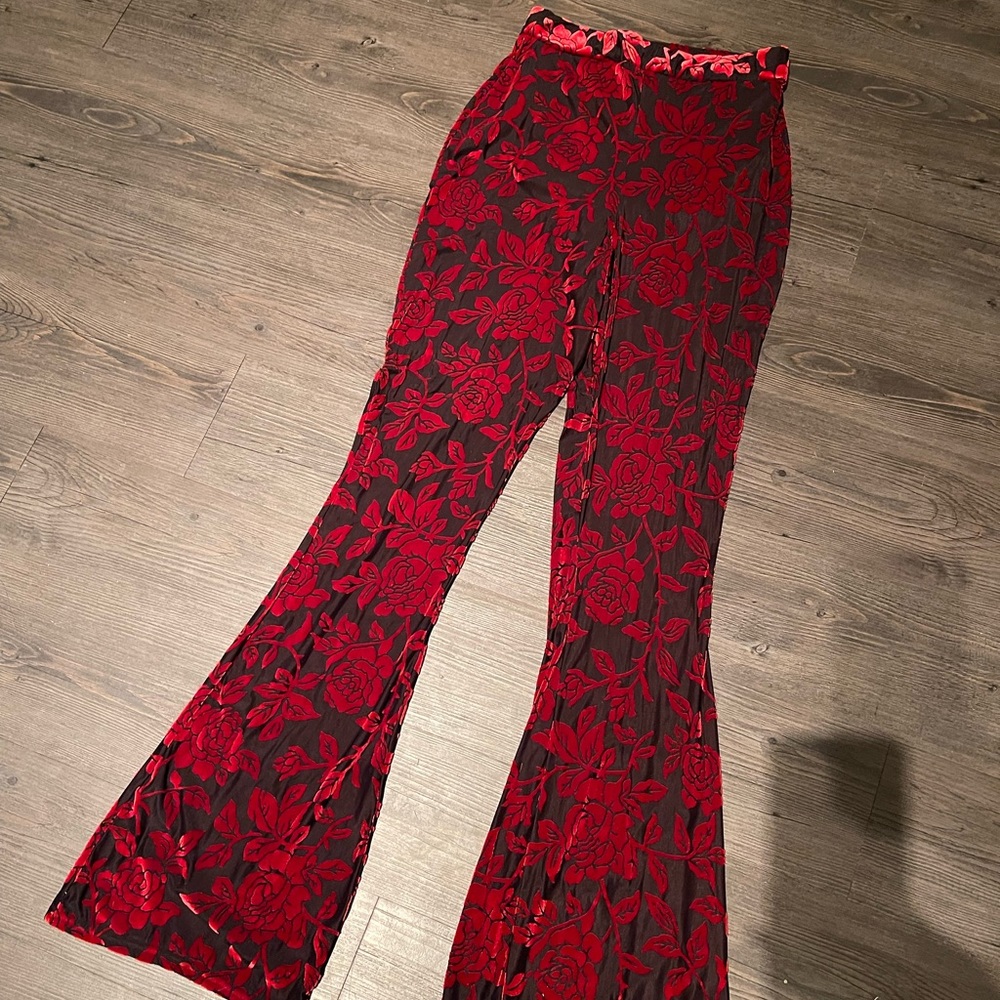 PrettyLittleThing Red Floral Lace Trousers show stopper on ! Sz med strech